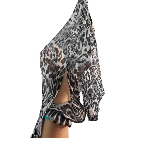 Inc Snow Leopard Long Sleeve Surplice Blouse Size 4 100% Polyester - Picture 5 of 9